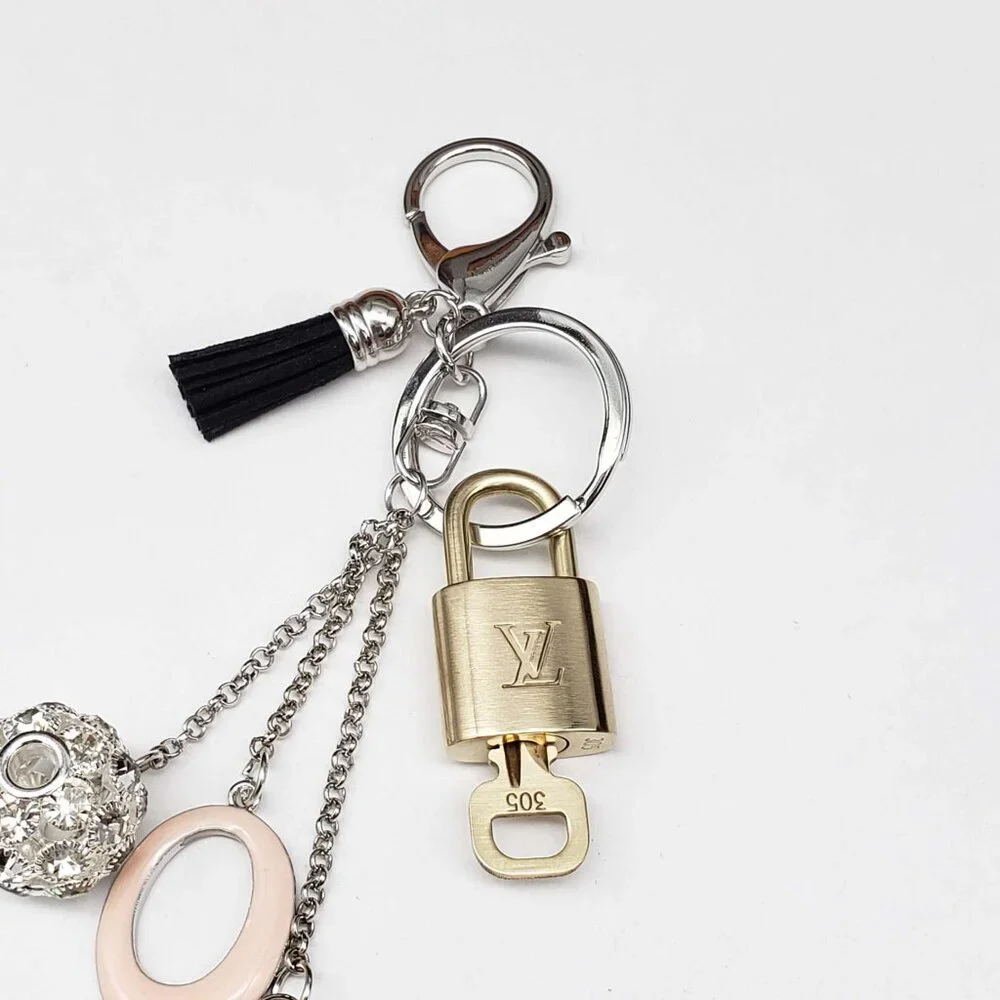 Louis Vuitton Authentic Gold Lock 🔒 Unbranded Flower Keychain Charm for Bags